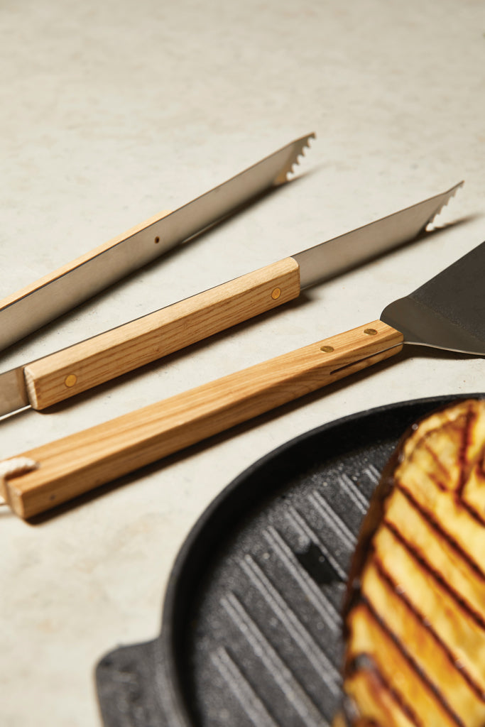 Load image into Gallery viewer, VINGA Paso grill tongs - Custom Wood Designs
