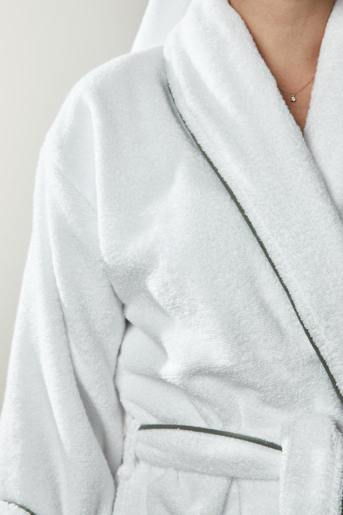 Load image into Gallery viewer, Harper bathrobe L/XL - Custom Wood Designs
