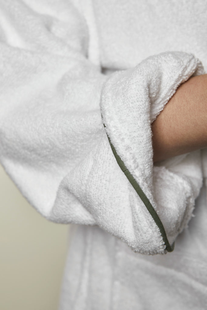 Load image into Gallery viewer, Harper bathrobe L/XL - Custom Wood Designs
