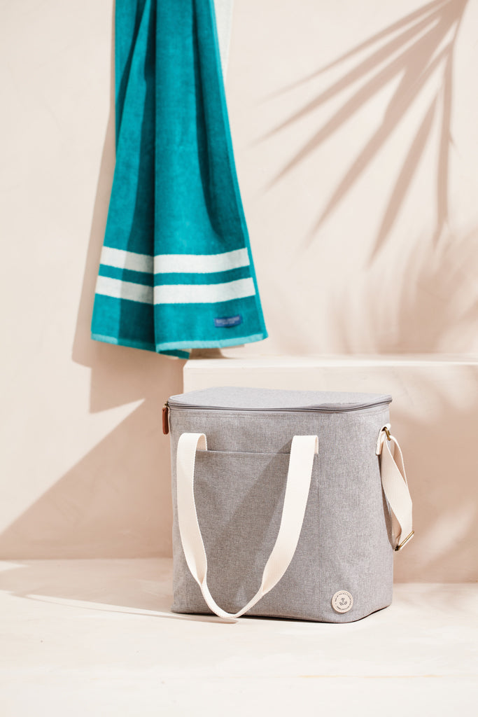 Load image into Gallery viewer, VINGA Sortino Cooler grande - Custom Wood Designs
