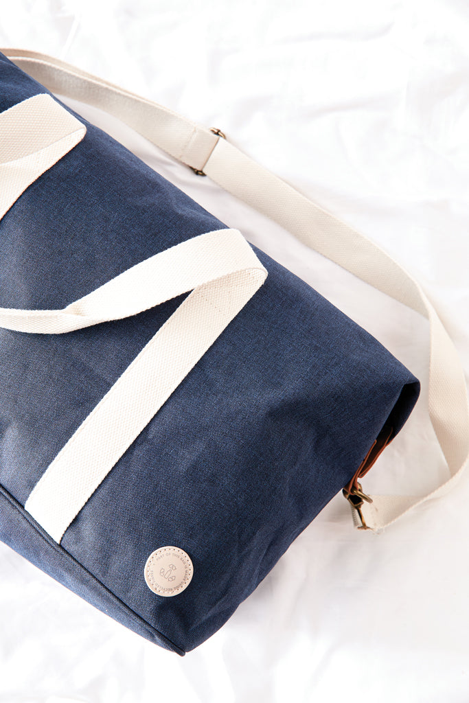 Load image into Gallery viewer, Sortio weekend bag - Custom Wood Designs
