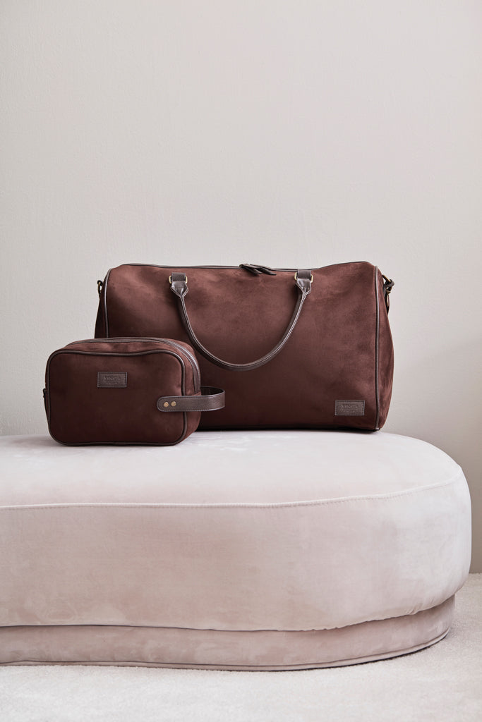Load image into Gallery viewer, Hunto washbag - Custom Wood Designs
