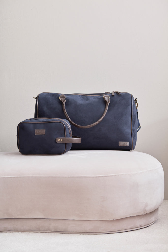 Load image into Gallery viewer, Hunto washbag - Custom Wood Designs
