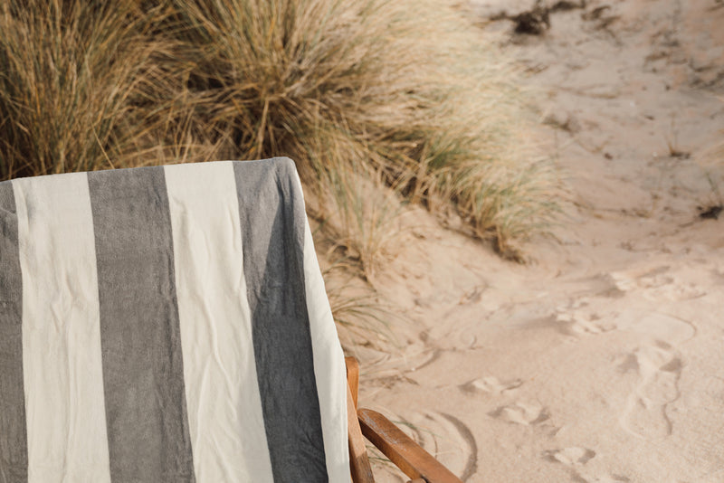 Load image into Gallery viewer, Valmer lounge chair towel - Custom Wood Designs

