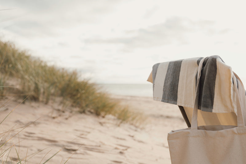 Load image into Gallery viewer, Valmer lounge chair towel - Custom Wood Designs
