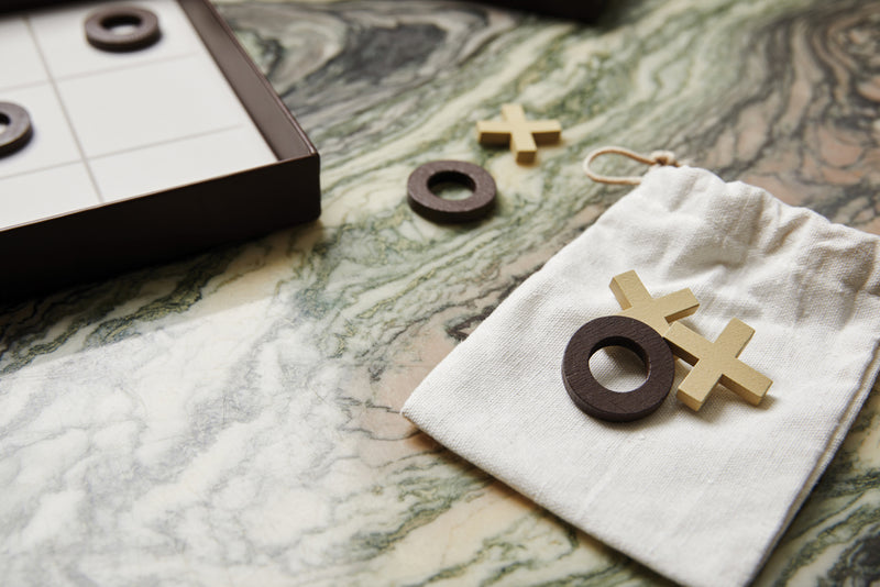 Load image into Gallery viewer, Criss-cross coffee table game - Custom Wood Designs
