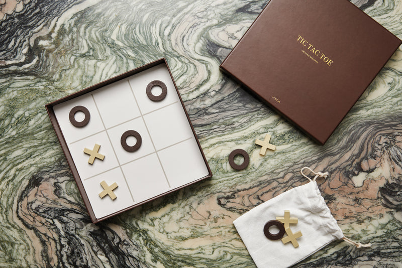 Load image into Gallery viewer, Criss-cross coffee table game - Custom Wood Designs
