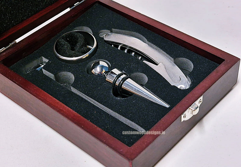 Load image into Gallery viewer, Wine set in wooden box pack of 25 Custom Wood Designs __label: Multibuy CustomWoodDesignsIrelandWineGiftingsetsWinebottleopenerspersonalisedwinegiftsetscorporateGiftingIrelandwoodenwinegiftsets_5_3a530e0d-b5f2-4321-be90-608bada81d09
