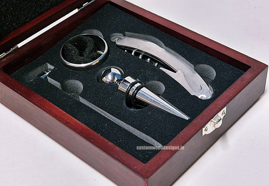 Wine set in wooden box pack of 25 Custom Wood Designs __label: Multibuy CustomWoodDesignsIrelandWineGiftingsetsWinebottleopenerspersonalisedwinegiftsetscorporateGiftingIrelandwoodenwinegiftsets_5_dbfb50b5-d4a0-45c9-88ff-f32781e579d0