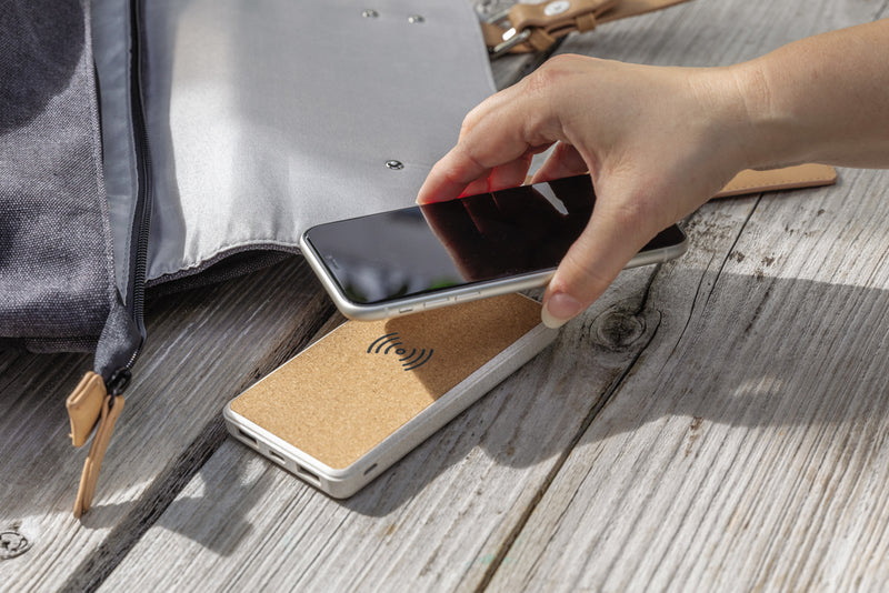 Load image into Gallery viewer, Cork and Wheat Straw 8.000 mAh 5W wireless powerbank - Custom Wood Designs

