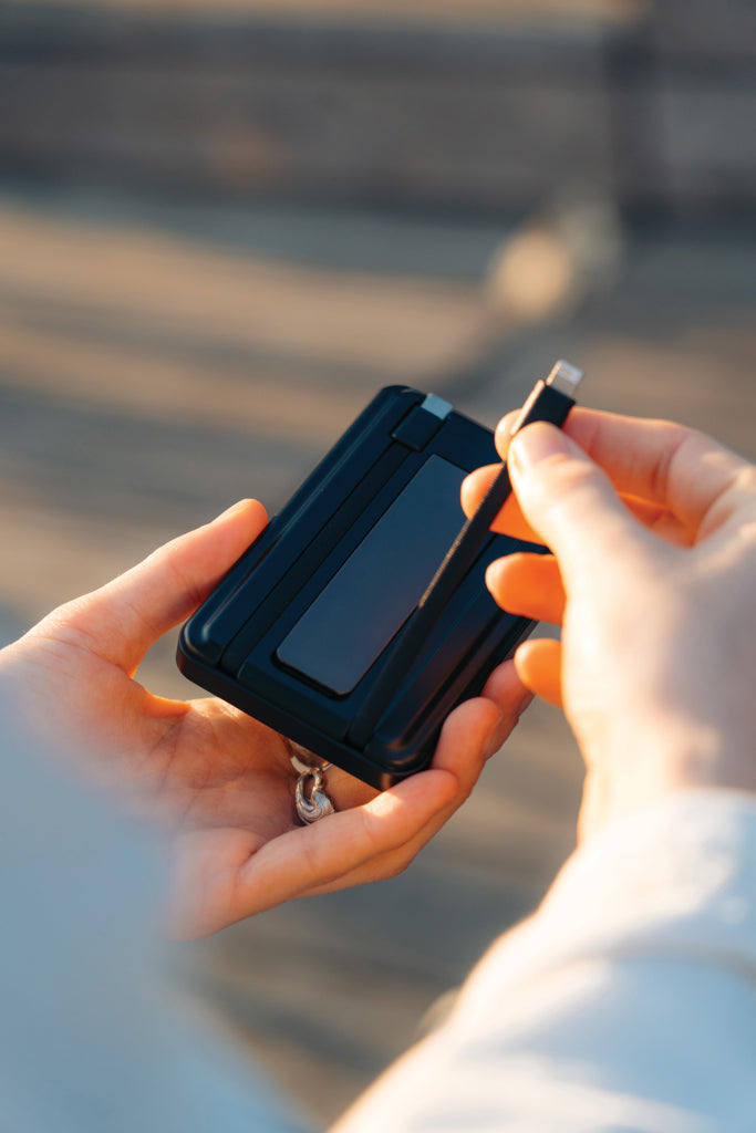 Load image into Gallery viewer, Urban Vitamin Delano 5in1 10,000mah 20WPD magnetic powerbank - Custom Wood Designs
