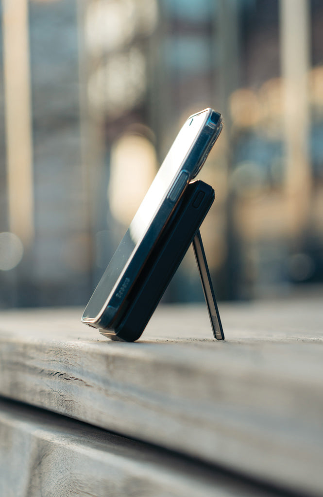 Load image into Gallery viewer, Urban Vitamin Delano 5in1 10,000mah 20WPD magnetic powerbank - Custom Wood Designs

