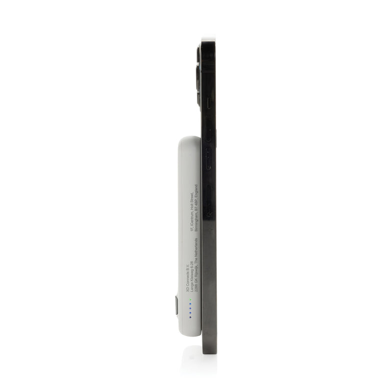 Load image into Gallery viewer, Zen RCS rplastic 5000 mah 5W magnetic bamboo powerbank - Custom Wood Designs
