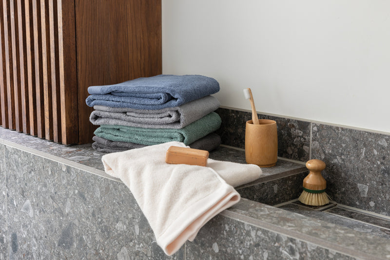 Load image into Gallery viewer, Sakura AWARE™ 500 gsm bath towel 70x140cm - Custom Wood Designs

