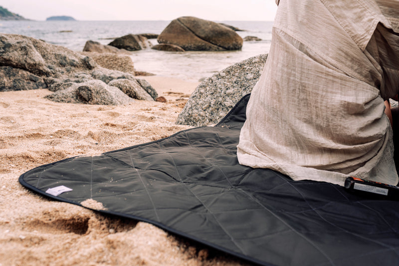 Load image into Gallery viewer, RPET foldable quilted picnic blanket - Custom Wood Designs
