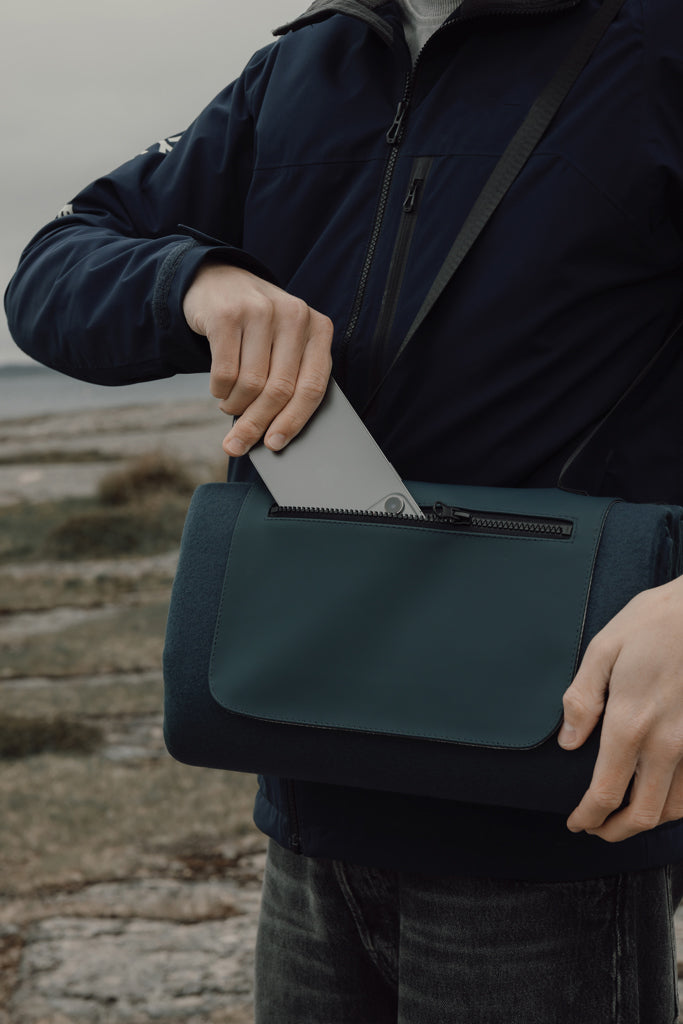 Load image into Gallery viewer, VINGA Baltimore RCS picnic blanket - Custom Wood Designs VINGA Baltimore RCS picnic blanket made from [material] –  [use_case] | Custom Wood Designs
