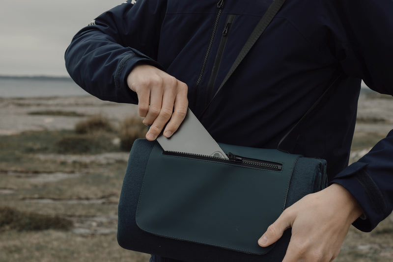 Load image into Gallery viewer, VINGA Baltimore RCS picnic blanket - Custom Wood Designs VINGA Baltimore RCS picnic blanket made from [material] –  [use_case] | Custom Wood Designs
