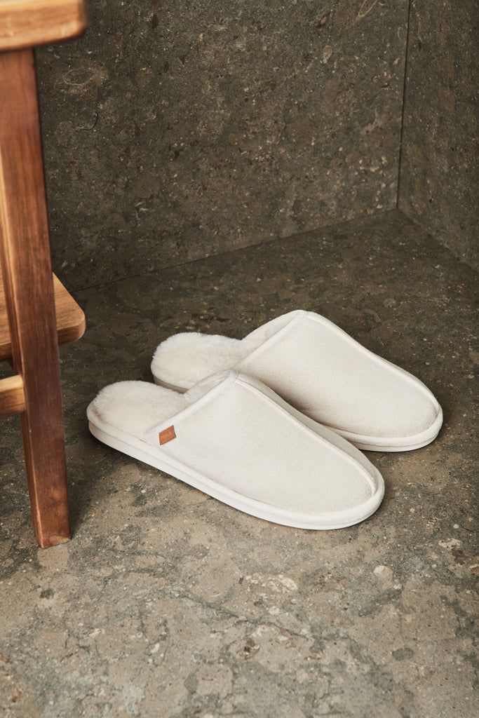 Load image into Gallery viewer, Walto slippers - Custom Wood Designs
