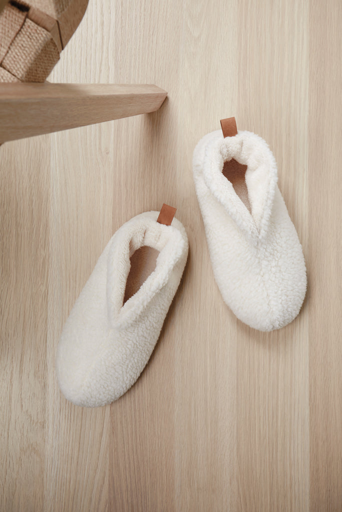 Load image into Gallery viewer, RCS recycled pet cosy slippers - Custom Wood Designs
