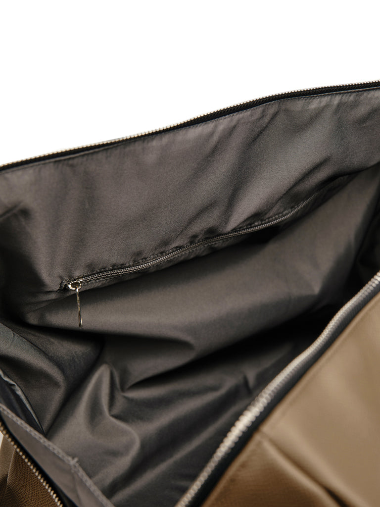 Load image into Gallery viewer, Bermon RCS recycled PU weekend bag - Custom Wood Designs
