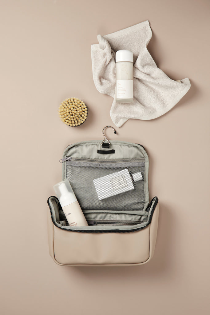 Load image into Gallery viewer, Baltimor travel toiletry bag - Custom Wood Designs
