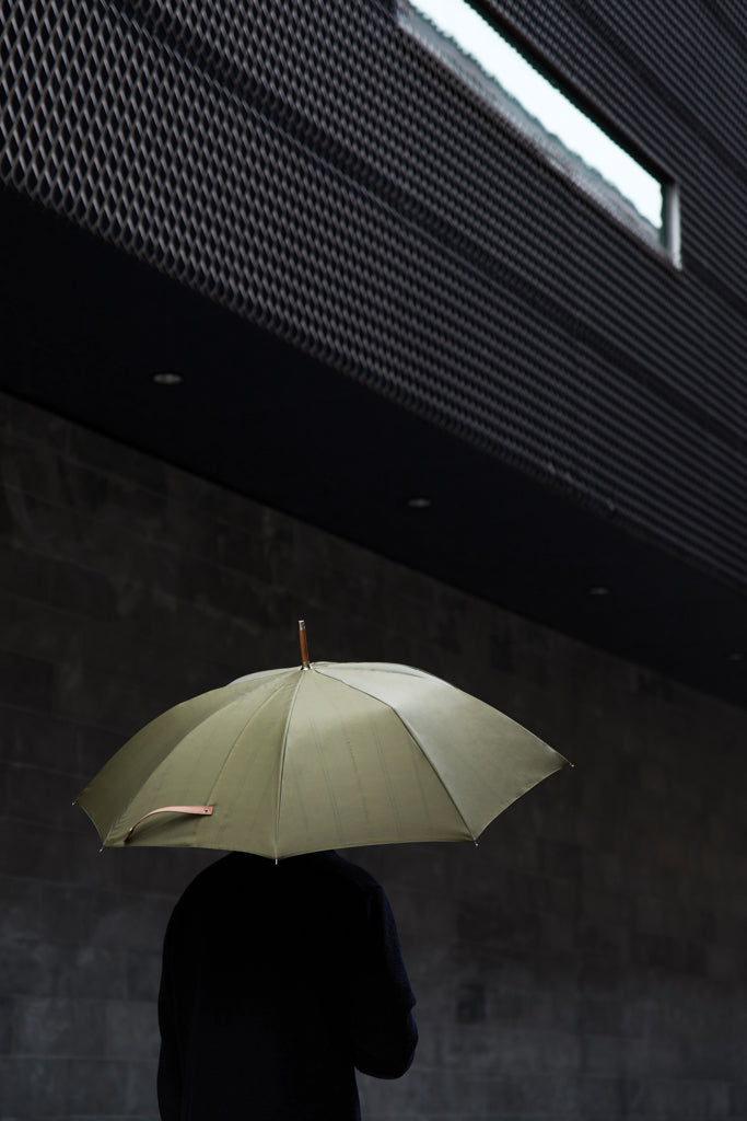Load image into Gallery viewer, VINGA Bosler AWARE™ recycled pet 23&quot; umbrella - Custom Wood Designs
