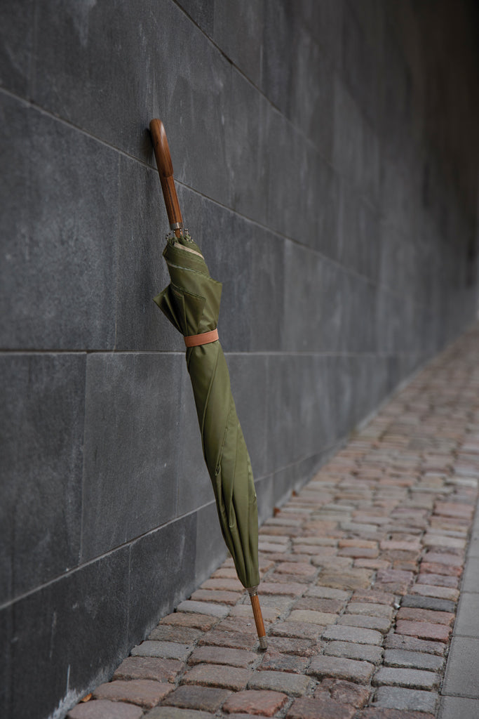 Load image into Gallery viewer, VINGA Bosler AWARE™ recycled pet 23&quot; umbrella - Custom Wood Designs
