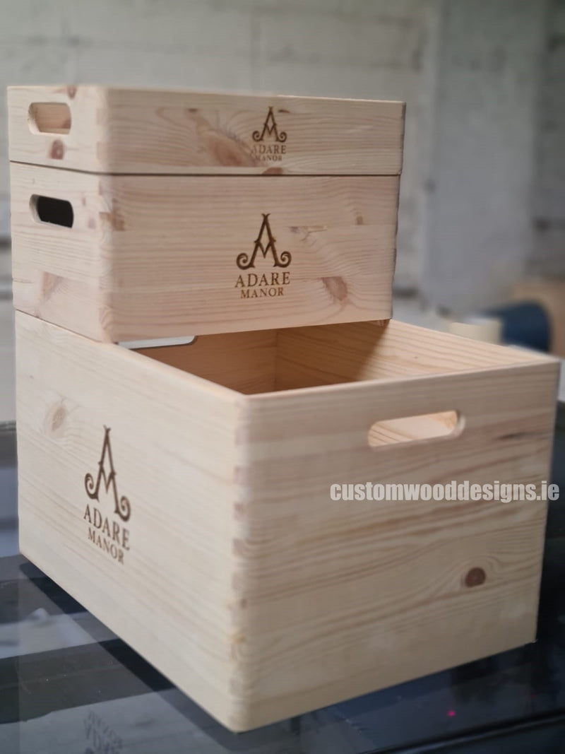 Load image into Gallery viewer, BoxBrew - Pine Box 30 X 20 X 13,5 OB2 Pine Box with Handle pin bedroom deco box gift room deco wood wooden pine-box-with-handle-default-title-boxbrew-pine-box-30-x-20-x-13-5-ob2-53611832410455
