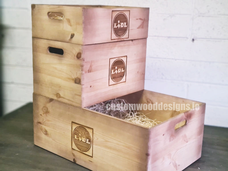 Load image into Gallery viewer, BoxBrew - Pine Box 30 X 20 X 13,5 OB2 Pine Box with Handle pin bedroom deco box gift room deco wood wooden pine-box-with-handle-default-title-boxbrew-pine-box-30-x-20-x-13-5-ob2-53611836735831
